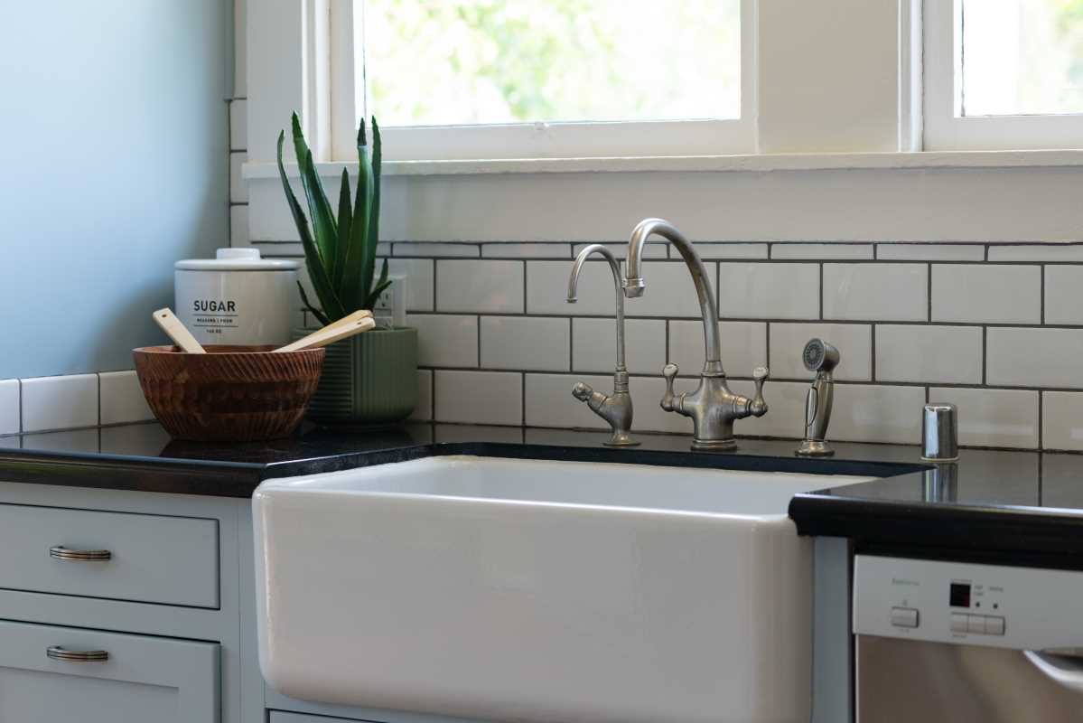 Where to Find the Perfect Farmhouse Sinks
